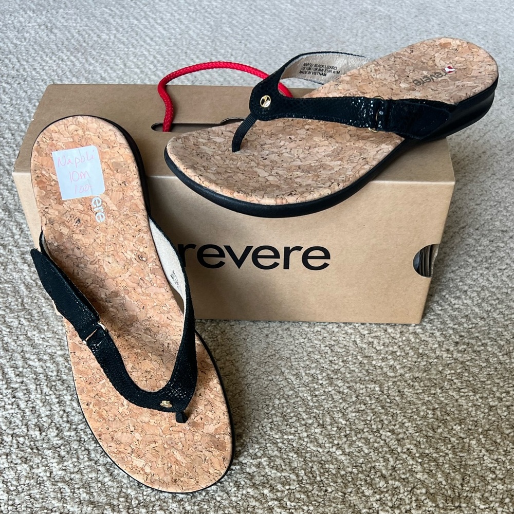 REVERE  NAPOLI FLIP-FLOPS   ***NWT***  SIZE: 10 (ReadMessage)   COLOR: Black